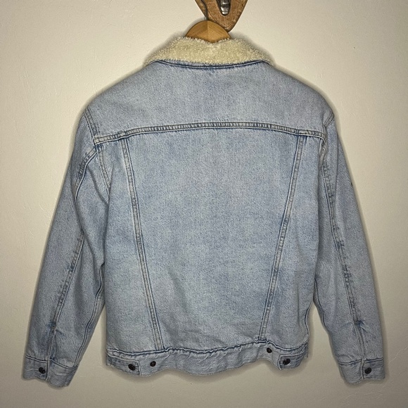 Levis Sherpa Lined Denim Jacket - Picture 2 of 2